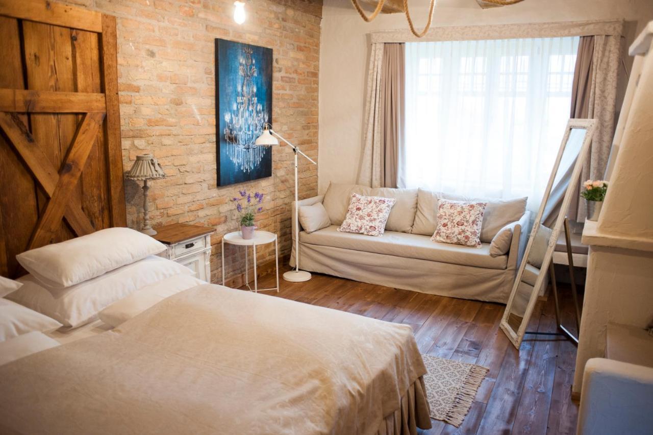 Pajta Apartman Es Vendeghaz Tata Dış mekan fotoğraf